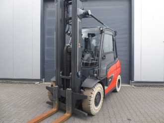 Used Forklift Truck LINDE X50 ELEKTRO VIERRADFRONTSTAPLER (13063740) backdrop
