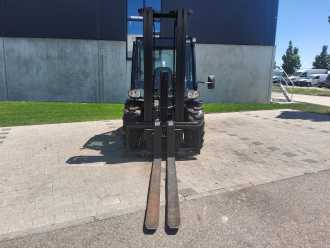 Used Forklift Truck MANITOU MC 30-4 DIESEL GELAENDESTAPLER (12947483) backdrop