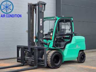 Used Forklift Truck MITSUBISHI FD55NT DIESEL VIERRADFRONTSTAPLER (13058946) backdrop