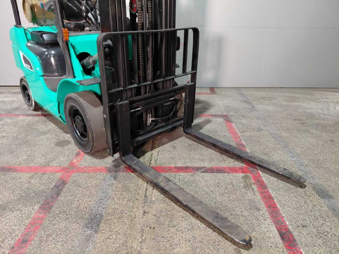Used Forklift Truck MITSUBISHI FG25NT GAS VIERRADFRONTSTAPLER (13026680)