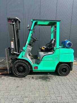 Used Forklift Truck MITSUBISHI FG35 GAS VIERRADFRONTSTAPLER (13065246) backdrop