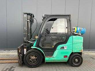 Used Forklift Truck MITSUBISHI FG40NT GAS VIERRADFRONTSTAPLER (13065256) backdrop