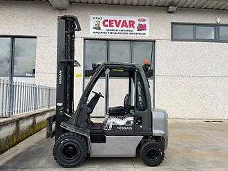 Used Forklift Truck NISSAN DX25 DIESEL VIERRADFRONTSTAPLER (13075010)