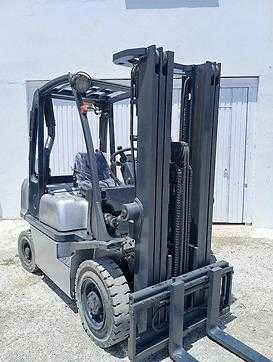 Used Forklift Truck NISSAN FD30 DIESEL VIERRADFRONTSTAPLER (13051301) backdrop