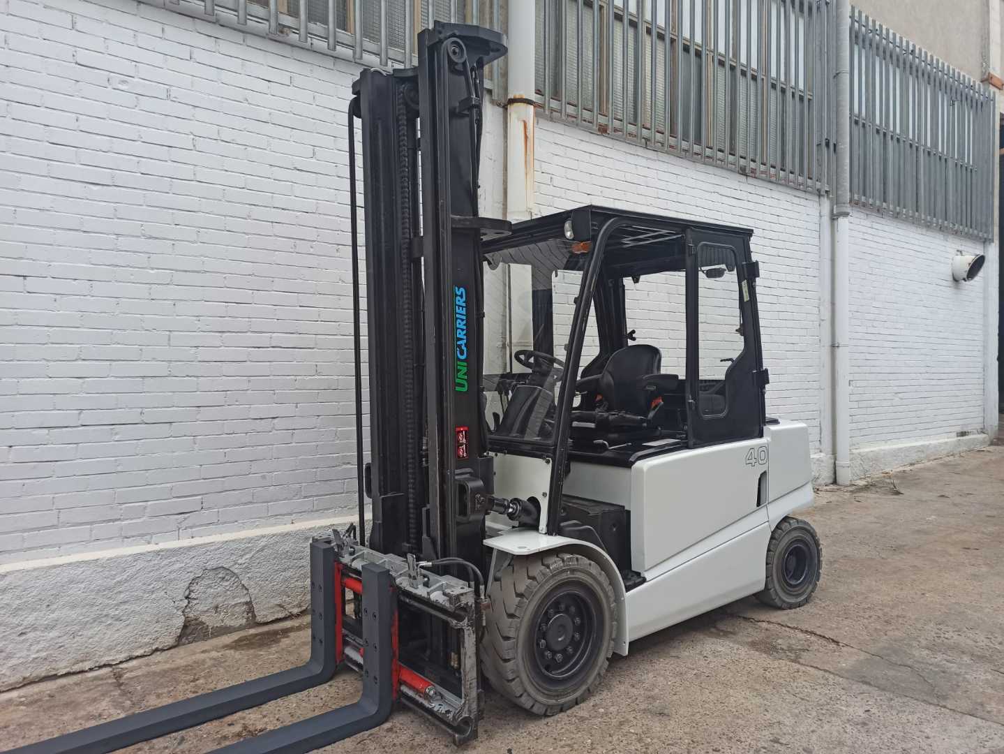 Used Forklift Truck NISSAN HX40 ELEKTRO VIERRADFRONTSTAPLER (13043385)
