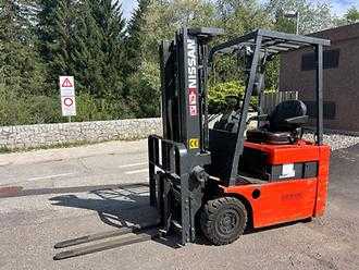 Used Forklift Truck NISSAN N01L13U - 4300mm ELEKTRO DREIRADFRONTSTAPLER (13069365) backdrop