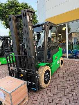 Used Forklift Truck NOBLELIFT FE4P38Q ELEKTRO VIERRADFRONTSTAPLER (13069944)
