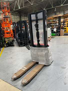 Used Forklift Truck NOBLELIFT Gerbeur à levée de base ELEKTRO HOCHHUBWAGENMANUELLELEKTRISCH (12832493) backdrop