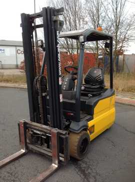 Used Forklift Truck OM XE 18 3ac ELEKTRO DREIRADFRONTSTAPLER (12910494) backdrop