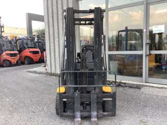 Used Forklift Truck OM XE 18 ELEKTRO DREIRADFRONTSTAPLER (13076400)