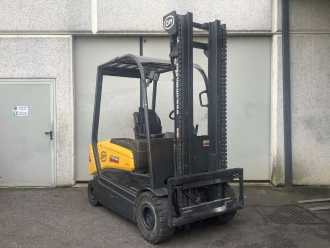 Used Forklift Truck OM XE 30 ELEKTRO VIERRADFRONTSTAPLER (13013105) backdrop