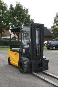 Used Forklift Truck OM XE50-nur1850 h-Batterie 2014 ELEKTRO VIERRADFRONTSTAPLER (12910485) backdrop