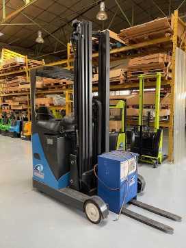 Used Forklift Truck OM_PIMESPO chariot élévateur à mât rétractable ELEKTRO SCHUBMASTSTAPLER (13048084) backdrop