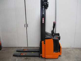 Used Forklift Truck STILL EGVS14 ELEKTRO HOCHHUBWAGENFAHRERSTAND (13058945) backdrop