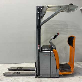 Used Forklift Truck STILL EXV-SF14I ELEKTRO HOCHHUBWAGENFAHRERSTAND (13039784) backdrop