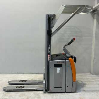 Used Forklift Truck STILL EXV-SF14I ELEKTRO HOCHHUBWAGENFAHRERSTAND (13044219) backdrop