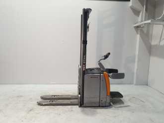 Used Forklift Truck STILL EXV-SF14_ISHØJ ELEKTRO HOCHHUBWAGENFAHRERSTAND (13040683) backdrop