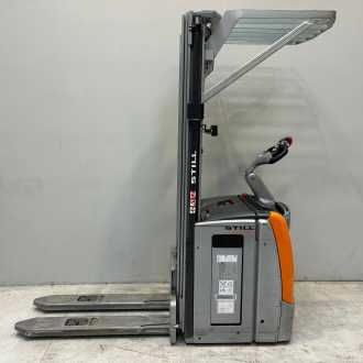 Used Forklift Truck STILL EXV-SF14_VÆGT ELEKTRO HOCHHUBWAGENFAHRERSTAND (13067489) backdrop
