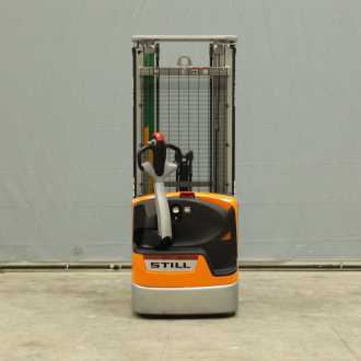Used Forklift Truck STILL EXV14CLI-ION ELEKTRO HOCHHUBWAGENFAHRERSTAND (13061473) backdrop