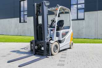 Used Forklift Truck STILL RX 60-30 ELEKTRO VIERRADFRONTSTAPLER (12947708) backdrop