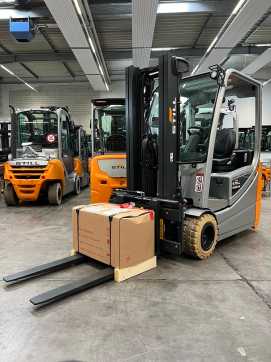 Used Forklift Truck STILL RX20-16 ELEKTRO DREIRADFRONTSTAPLER (13005970) backdrop