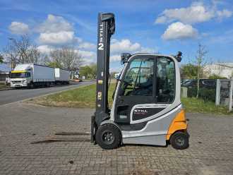 Used Forklift Truck STILL RX60-30 ELEKTRO VIERRADFRONTSTAPLER (12954215) backdrop