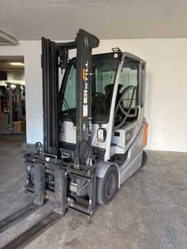 Used Forklift Truck STILL RX60-30_NEUE.BATT ELEKTRO VIERRADFRONTSTAPLER (13069682) backdrop