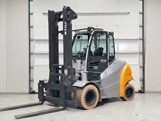 Used Forklift Truck STILL RX60-80/900 ELEKTRO VIERRADFRONTSTAPLER (12964610) backdrop