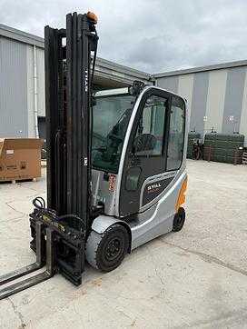 Used Forklift Truck STILL RX6025 ELEKTRO VIERRADFRONTSTAPLER (13025276) backdrop