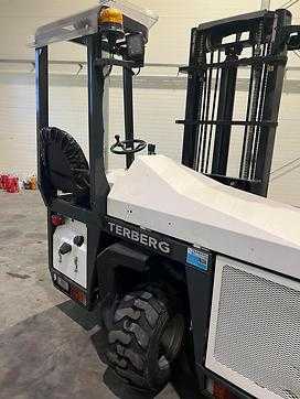 Used Forklift Truck TERBERG Kinglifter TKL-M 3x3-2032 DIESEL VIERWEGEMITNAHMESTAPLER (13015870)