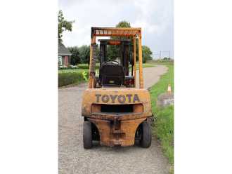 Used Forklift Truck TOYOTA 02-4FD20 DIESEL VIERRADFRONTSTAPLER (13065089)