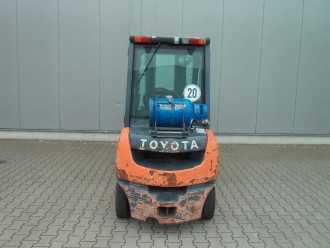 Used Forklift Truck TOYOTA 02-8 FGF-25 GAS VIERRADFRONTSTAPLER (13076416)