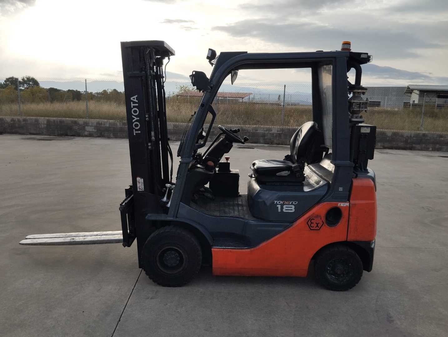Used Forklift Truck TOYOTA 02-8FDF18 ATEX DIESEL VIERRADFRONTSTAPLER (13067329)