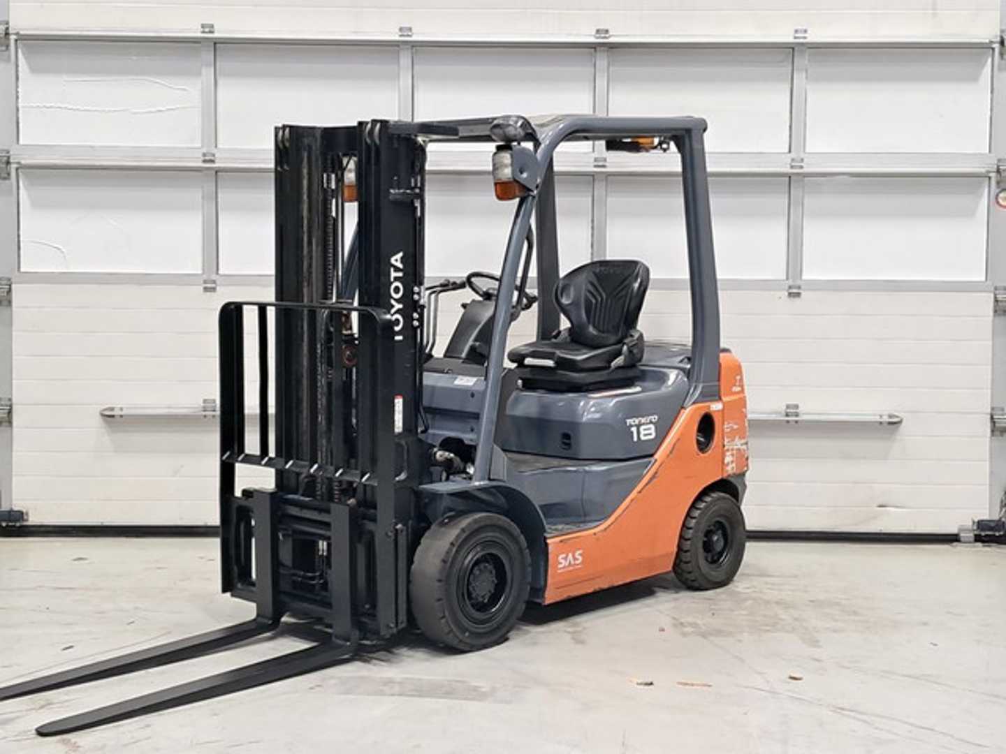Used Forklift Truck TOYOTA 02-8FDF18 DIESEL VIERRADFRONTSTAPLER (13065055)