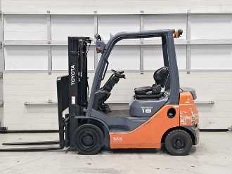 Used Forklift Truck TOYOTA 02-8FDF18 DIESEL VIERRADFRONTSTAPLER (13065055)