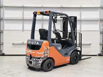 Used Forklift Truck TOYOTA 02-8FDF18 DIESEL VIERRADFRONTSTAPLER (13065055)