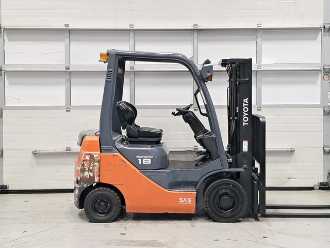 Used Forklift Truck TOYOTA 02-8FDF18 DIESEL VIERRADFRONTSTAPLER (13065055)