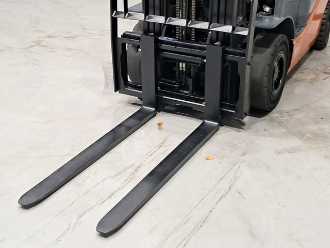 Used Forklift Truck TOYOTA 02-8FDF18 DIESEL VIERRADFRONTSTAPLER (13065055)
