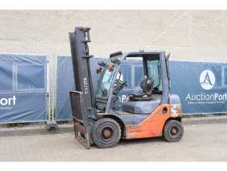 Used Forklift Truck TOYOTA 02-8FDF20 DIESEL VIERRADFRONTSTAPLER (13062925) backdrop