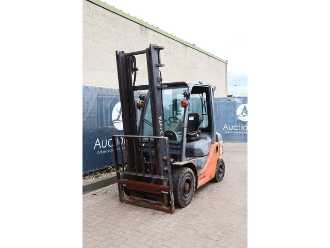 Used Forklift Truck TOYOTA 02-8FDF20 DIESEL VIERRADFRONTSTAPLER (13062925)