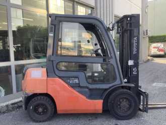 Used Forklift Truck TOYOTA 02-8FDF25 DIESEL VIERRADFRONTSTAPLER (13070932)