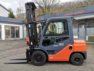 Used Forklift Truck TOYOTA 02-8FDF30 DIESEL VIERRADFRONTSTAPLER (12787822)