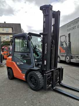 Used Forklift Truck TOYOTA 02-8FDF30 DIESEL VIERRADFRONTSTAPLER (12787822)