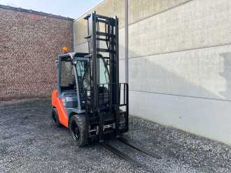Used Forklift Truck TOYOTA 02-8FDF30 DIESEL VIERRADFRONTSTAPLER (12936051)