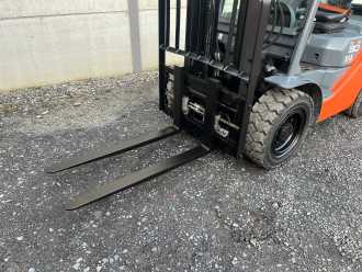 Used Forklift Truck TOYOTA 02-8FDF30 DIESEL VIERRADFRONTSTAPLER (12936051)