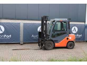 Used Forklift Truck TOYOTA 02-8FDF30 DIESEL VIERRADFRONTSTAPLER (13062962) backdrop