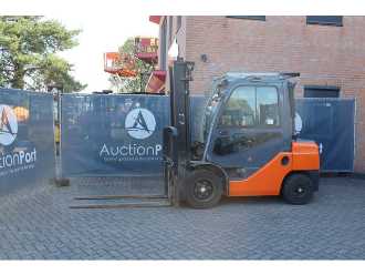 Used Forklift Truck TOYOTA 02-8FDF30 DIESEL VIERRADFRONTSTAPLER (13062976) backdrop