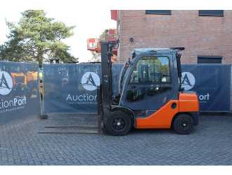 Used Forklift Truck TOYOTA 02-8FDF30 DIESEL VIERRADFRONTSTAPLER (13062976)