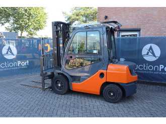 Used Forklift Truck TOYOTA 02-8FDF30 DIESEL VIERRADFRONTSTAPLER (13062976)