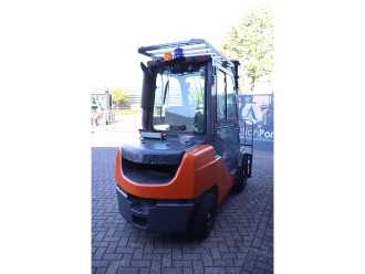 Used Forklift Truck TOYOTA 02-8FDF30 DIESEL VIERRADFRONTSTAPLER (13062976)